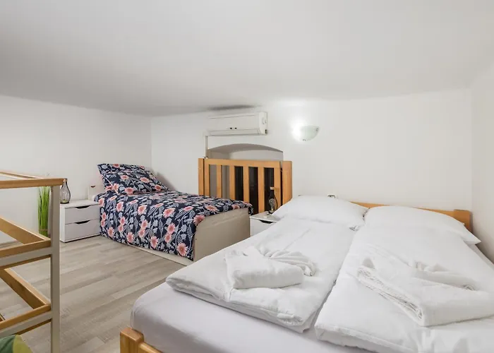 Beli Kamik Apartamento Rijeka