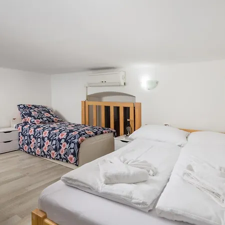 Beli Kamik Apartment Rijeka