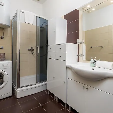 Beli Kamik Apartment